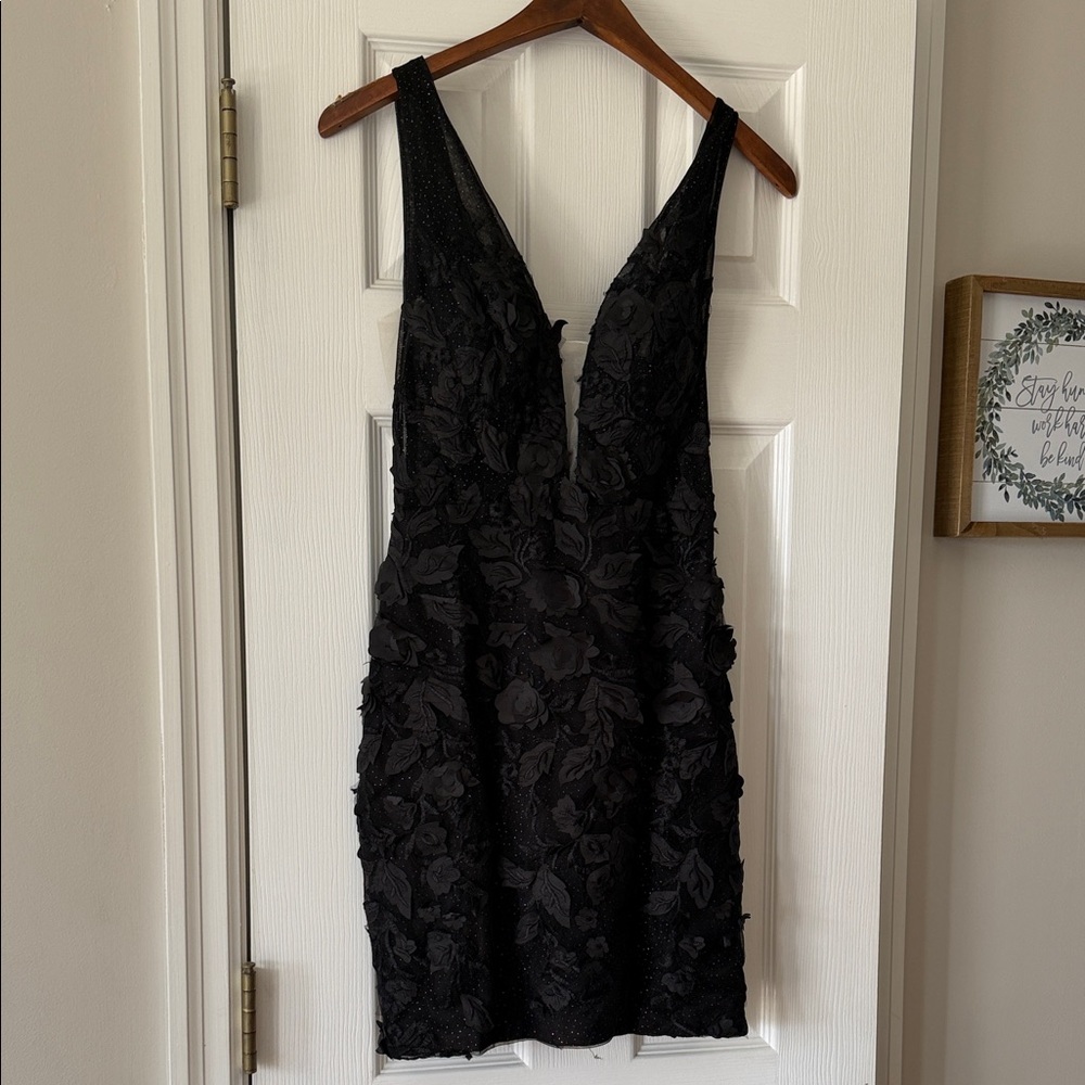 NWT Black Floral Appliqué V-Neck Mini Dress